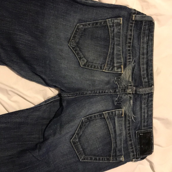 Robin’s Jean - Picture 2 of 4